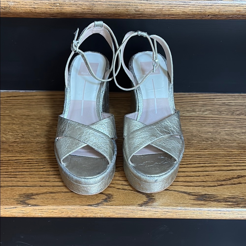 Dolce Vita Gold Platform Sandals with Criss-Cross Straps size 7
